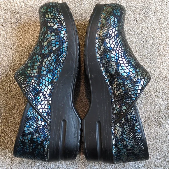 Women's Sanita clogs shoes size 38  Blue and Black Metallic🌠GREAT SHAPE!!! 🌠 - Picture 4 of 9